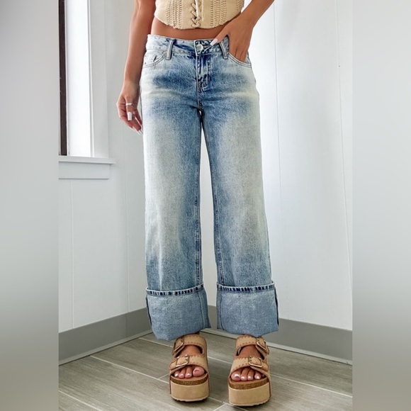 Becca - high rise button light/medium wash cuffed jeans - Picture 2 of 4